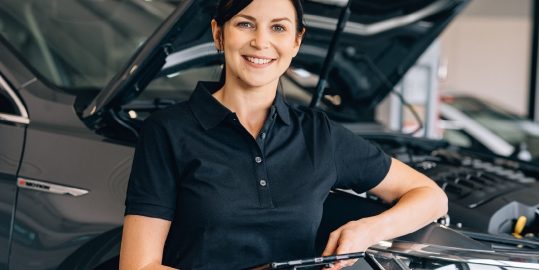 Auto Frühling Wekstatt Frau